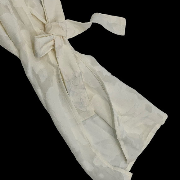 NWT Van Heusen 3/4" Tie V-Sleeve Semi-Sheer Ivory Lace Floral Blouse Size XS - Picture 7 of 10